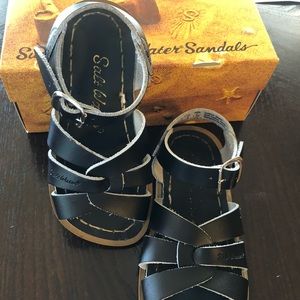 Salt Water Sandals size 7, black, Good condition